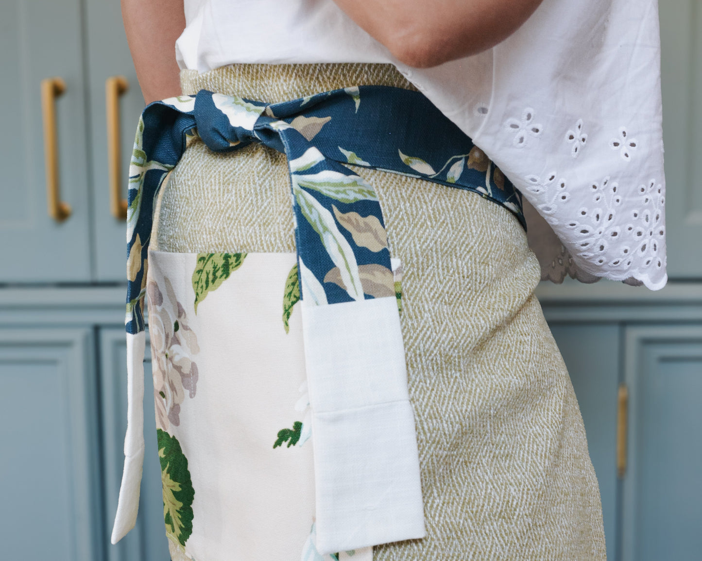 Item #929 | JED Atelier Apron | Pretty Peacock