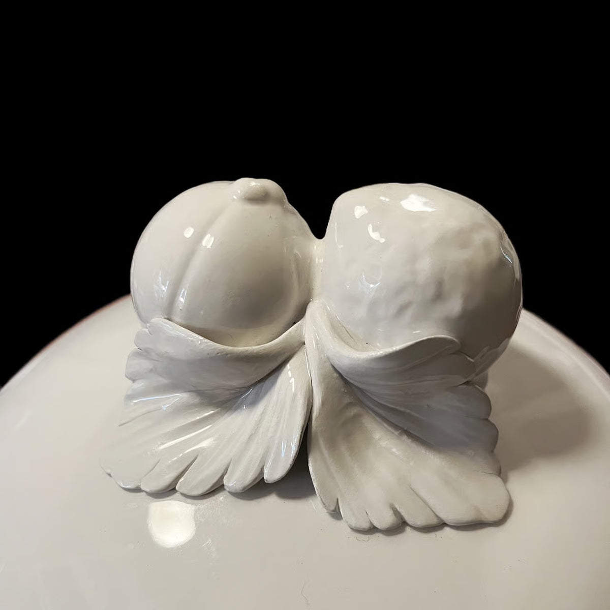 Item #752 Williams-Sonoma "Italian lemon" Lidded Soup Tureen